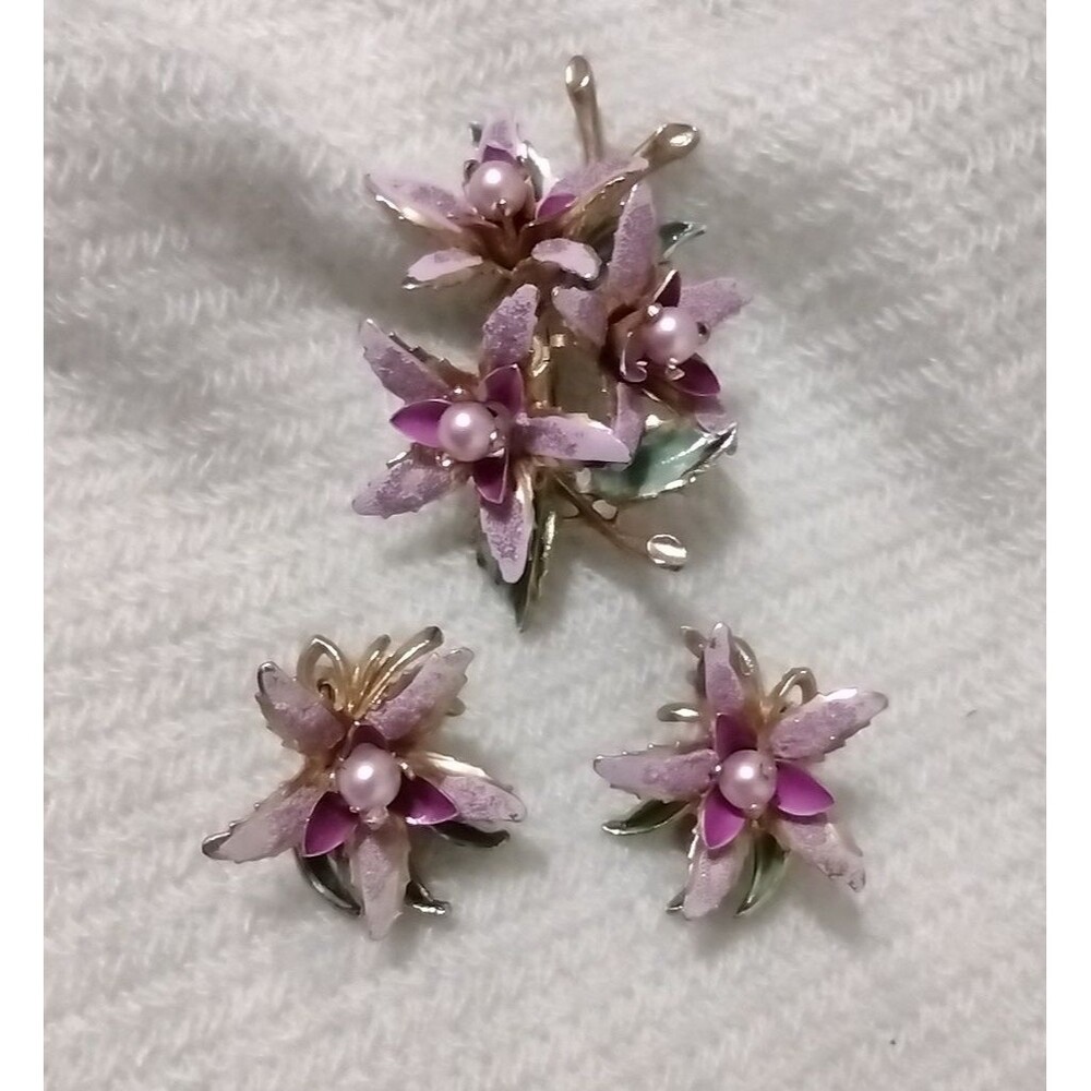 Vintage 1950s Lilly Rose Brooch Pin Earring Set - Purple Enamel Flowers & Pearls
